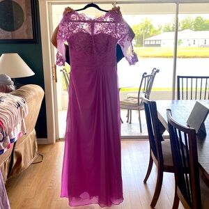 Mom of Groom dresses. Never worn. Size Large. Dresses are beautiful.